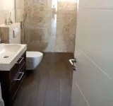 VODICE közelében, első soros, eladó horvát panorámás apartman medencével!
